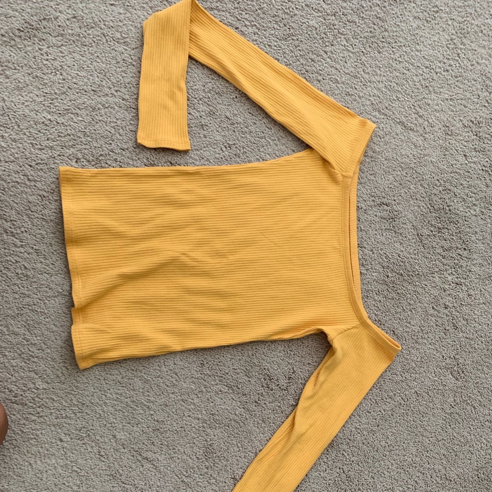 Hollister top